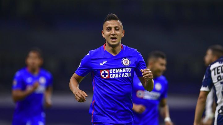 Alvarado: “Si no hay oferta de Europa, me quedo en Cruz Azul”